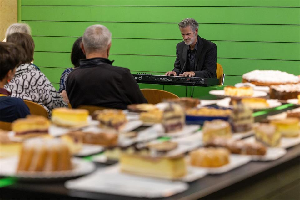 Beim Kuchenkonzert im Deutschen Hygiene-Museum wird mit Kuchen „bezahlt“.Jürgen Lösel/dpa