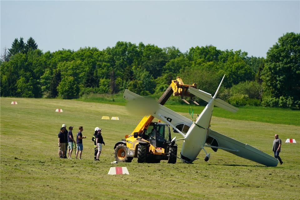 Beim Landen ist ein Pilot im Westerwald leicht verletzt worden.Sascha Ditscher/dpa