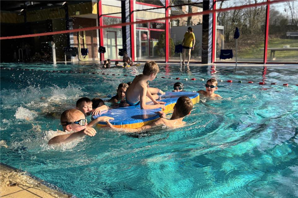 Beim „Mattentransport“ kam es auf Ausdauer und Schnelligkeit an.