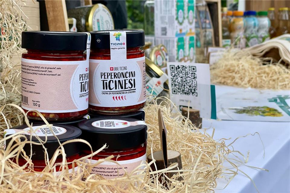 Beim Mercato del Gusto bieten kleine Produzenten vieles, was das Tessin für Genießer so einladend macht: Wein, Käse, Honig, Marmeladen, Pilze, Pasta, Risotto, Fisch- und Wild-Spezialitäten. Bernhard Krieger/dpa-tmn