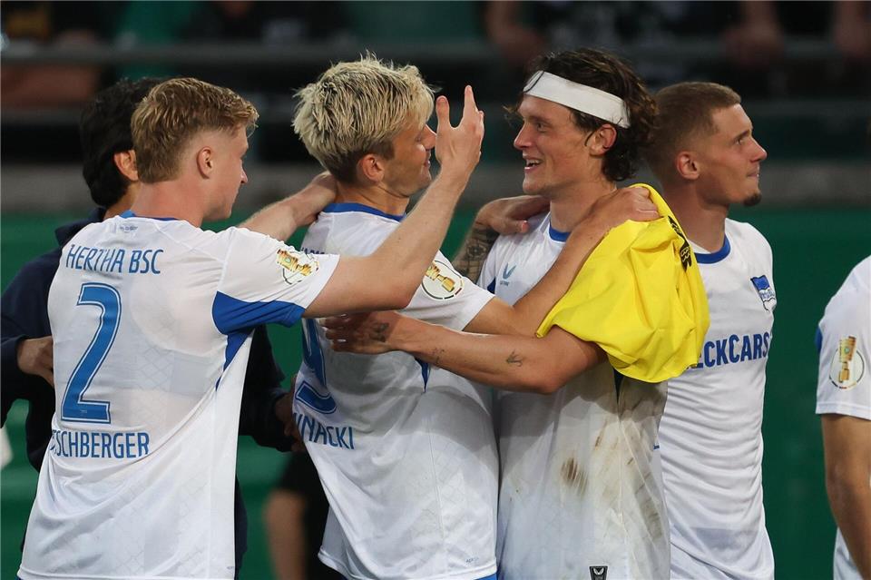 Beim Pokal-Spiel in Münster jubelten die Berliner. Friso Gentsch/dpa