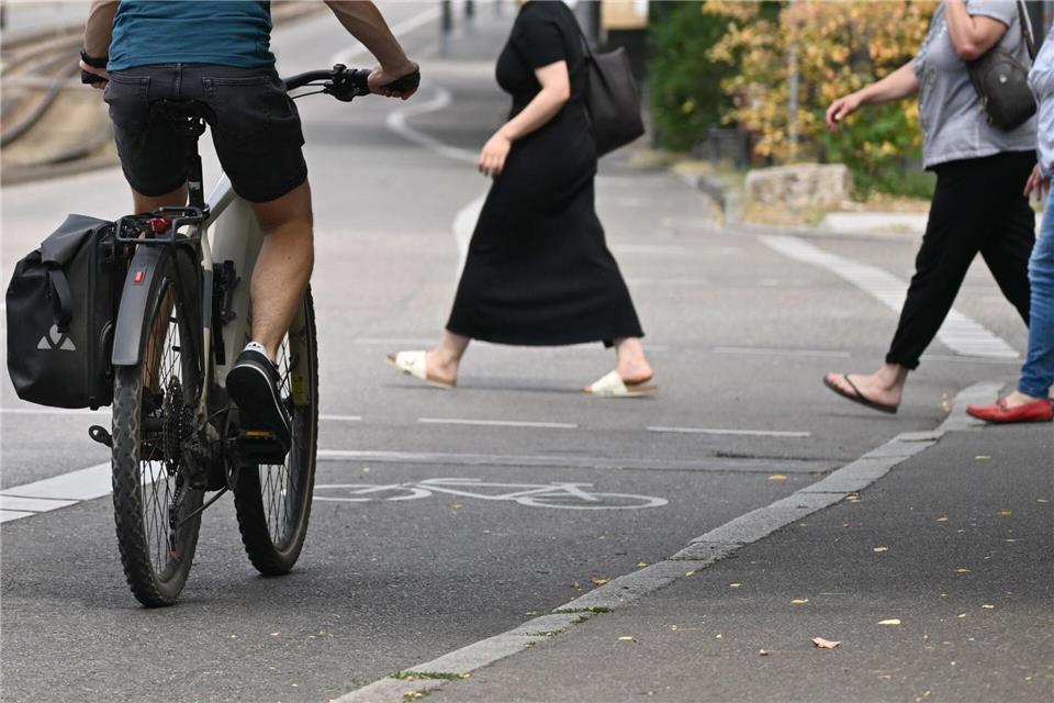 Beim Radfahren atmet man mehr Luft ein als beim Gehen.Bernd Weißbrod/dpa