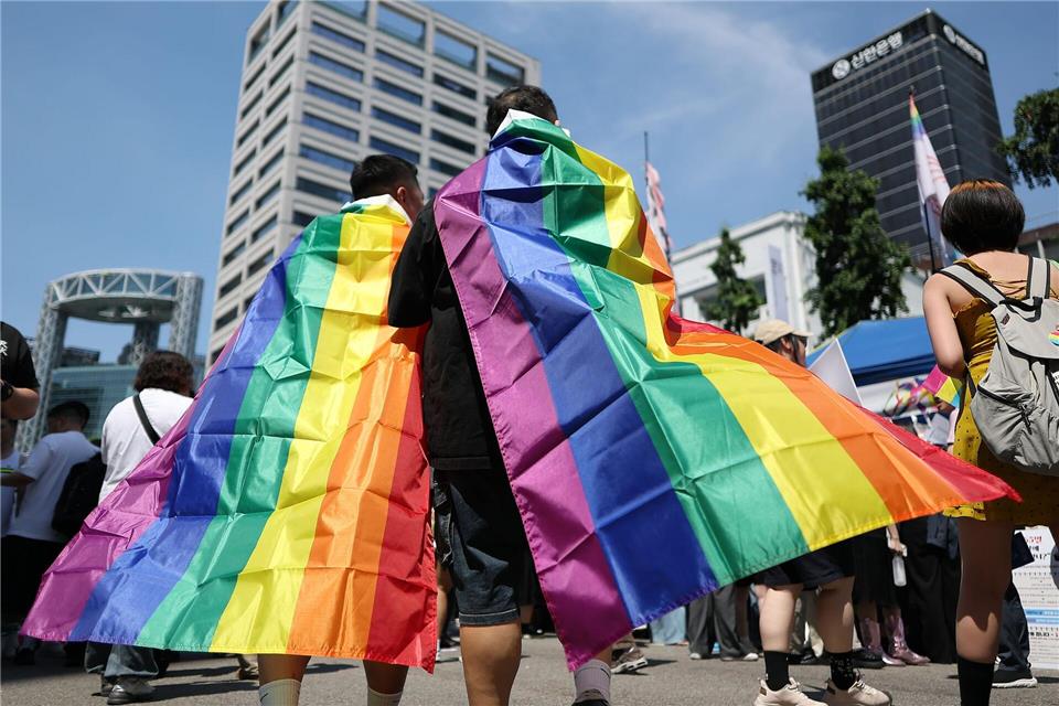 Beim Seoul Queer Culture Festival feiern mehr als 10.000 Teilnehmer gesellschaftliche Vielfalt. -/YNA/dpa