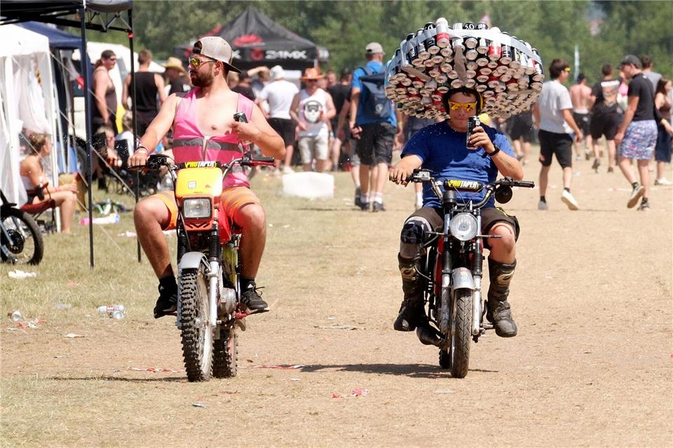 Beim Simson-Treffen in Zwickau kommt es auch auf das Outfit an. Sebastian Willnow/dpa