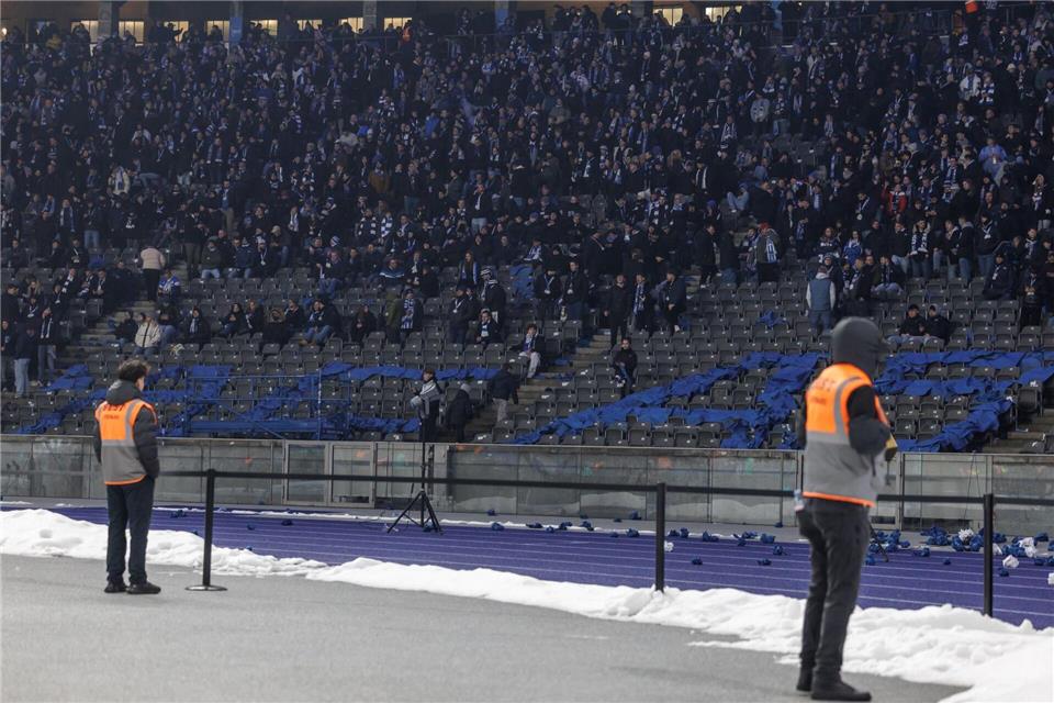 Beim Spiel der 2. Bundesliga zwischen Hertha BSC und dem FC Schalke 04 am 17. Januar war es zu gewalttätigen Ausschreitungen gekommen. (Archivbild) Andreas Gora/dpa