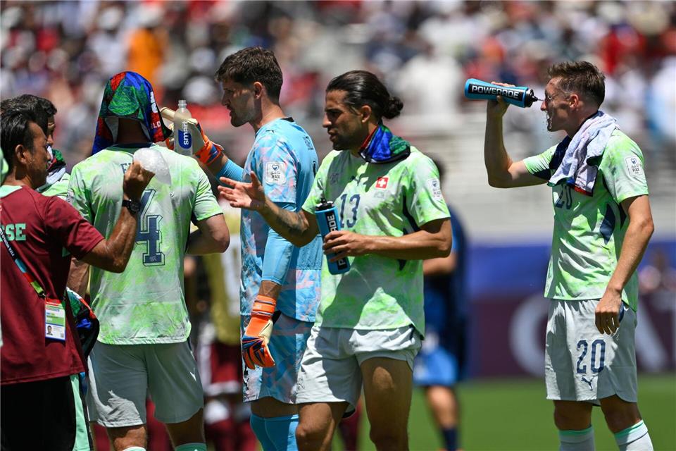 Beim Spiel der Schweiz gegen Katar hatte es über 30 Grad Celsius.Eakin Howard/AP/dpa
