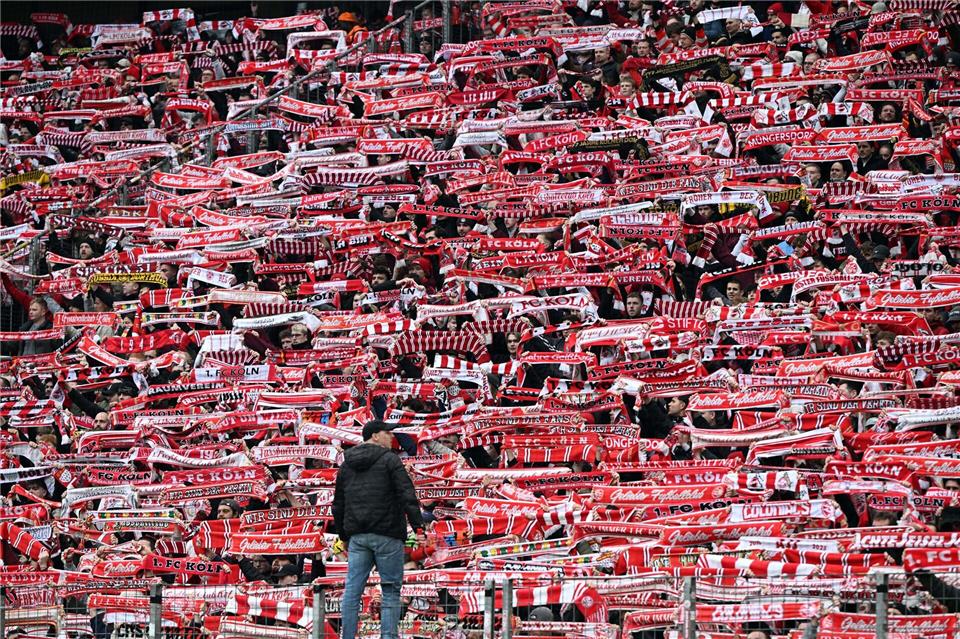 Beim Spiel in Stuttgart wird ein Teil der Kölner Fans fehlen. (Archivbild)Federico Gambarini/dpa