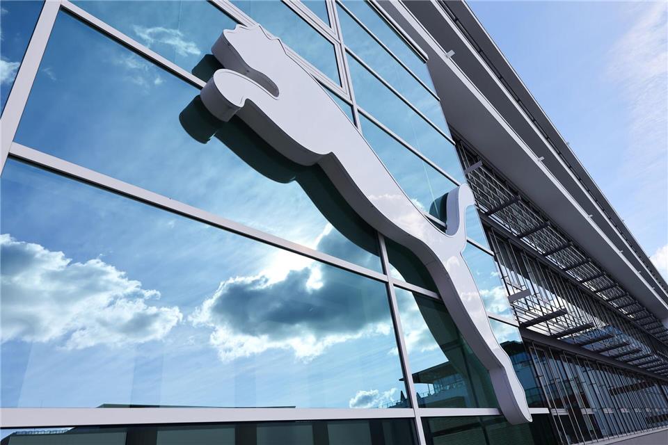 Puma: Gesundschrumpfen einer Raubkatze Beim Sportartikelhersteller Puma wird mit dem eisernen Besen gekehrt. Daniel Löb/dpa