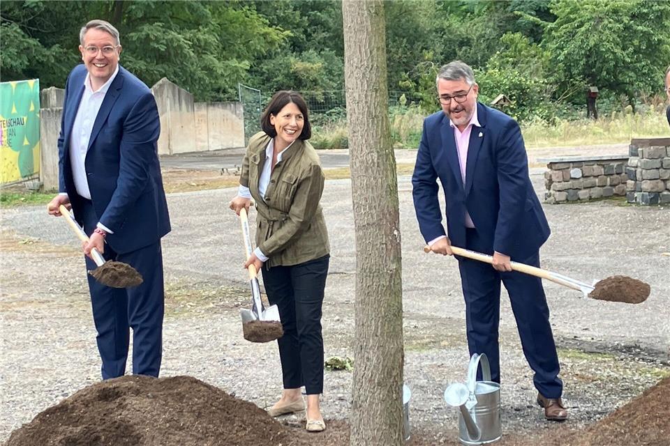 Beim Start mit Schweitzer, Schmitt und Weigel im Herbst 2024 schien alles in Ordnung. (Archivbild)Wolfgang Jung/dpa