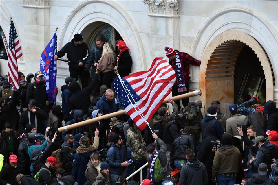 Beim Sturm aufs US-Kapitol am 6. Januar 2021 war auch der damals 19 Jahre alte Kadett Elias Irizarry dabei - mittlerweile hat er eine Anstellung beim US-Verteidigungsministerium. (Archivbild)Essdras M. Suarez/Zuma Press/dpa