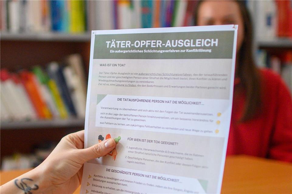 Beim Täter-Opfer-Ausgleich kommen die Beteiligten ins Gespräch. (Symbolbild)Klaus-Dietmar Gabbert/dpa