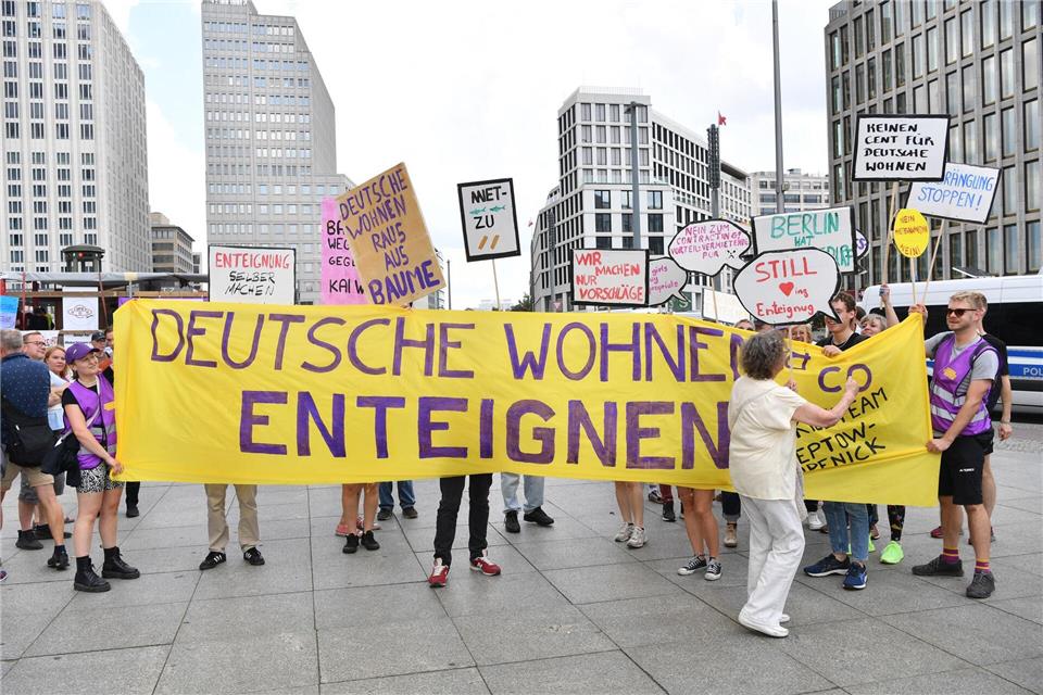 Beim Thema Enteignung großer Wohnungsunternehmen gehen die Meinungen auseinander. (Archivbild) Paul Zinken/dpa