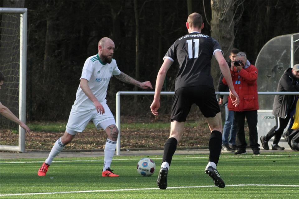 Beim Velener 5:2 in Flaesheim erzielte Philipp Schulz zwei Treffer für den TuS.