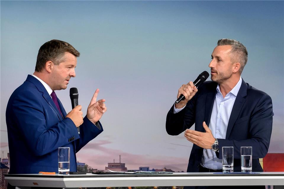Beim Wahlforum lieferten sich zunächst die Spitzenkandidaten der CDU, Sven Schulze, und der AfD, Ulrich Siegmund, ein Duell, bevor die Vertreterinnen und Vertreter der übrigen Parteien dazu kamen.Klaus-Dietmar Gabbert/dpa