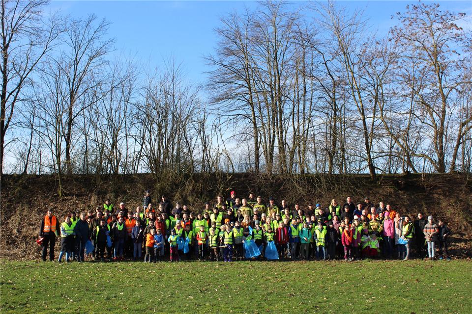 Beim ersten Termin für die Müllsammelaktion „Sauberes Borken“ 2024 war die Beteiligung in Weseke hoch.
