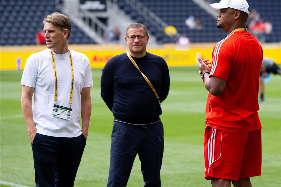 Beim ersten WM-Spiel waren Sportdirektor Christoph Freund (l) und Sportvorstand Max Eberl in den USA noch vereint. Rechts Trainer Vincent Kompany.Sven Hoppe/dpa