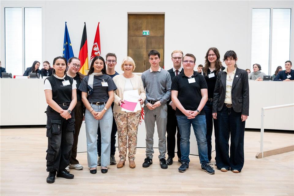 Beim ersten parlamentarischen Jugendforum im Brandenburger Landtag konnten Jugendliche und junge Erwachsene die politischen Abläufe kennenlernen, diskutieren und Wünsche formulieren. Stefan Gloede/Landtag Brandenburg/dpa