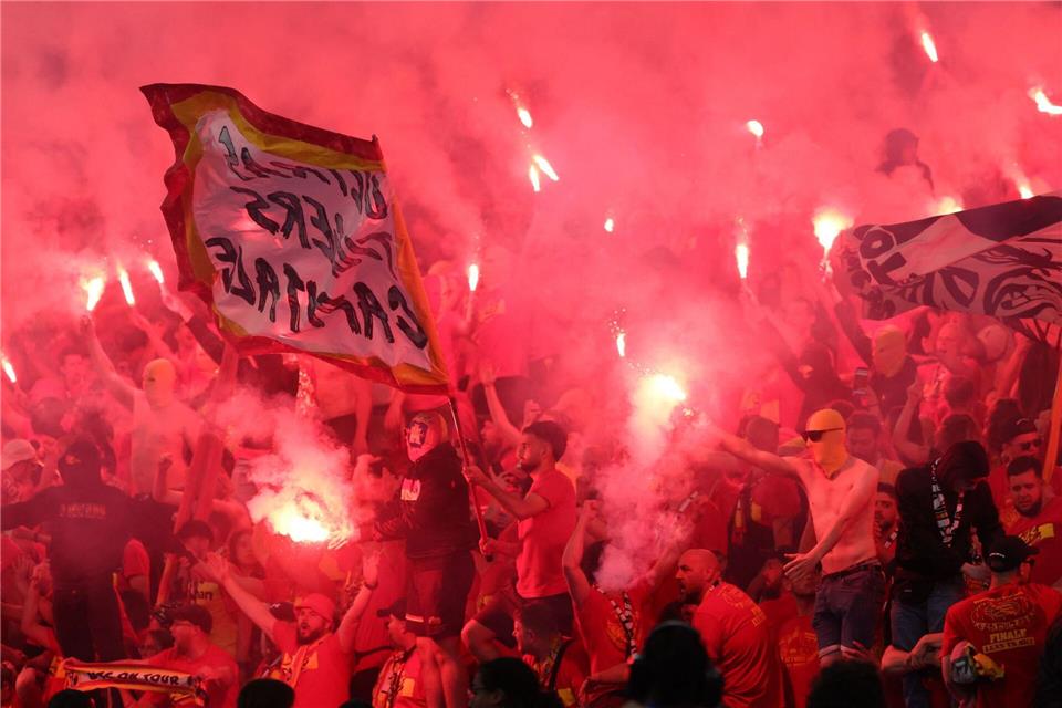Beim französischen Pokalfinale zündeten die Fans reichlich Pyrotechnik. Franck Fife/AFP/dpa