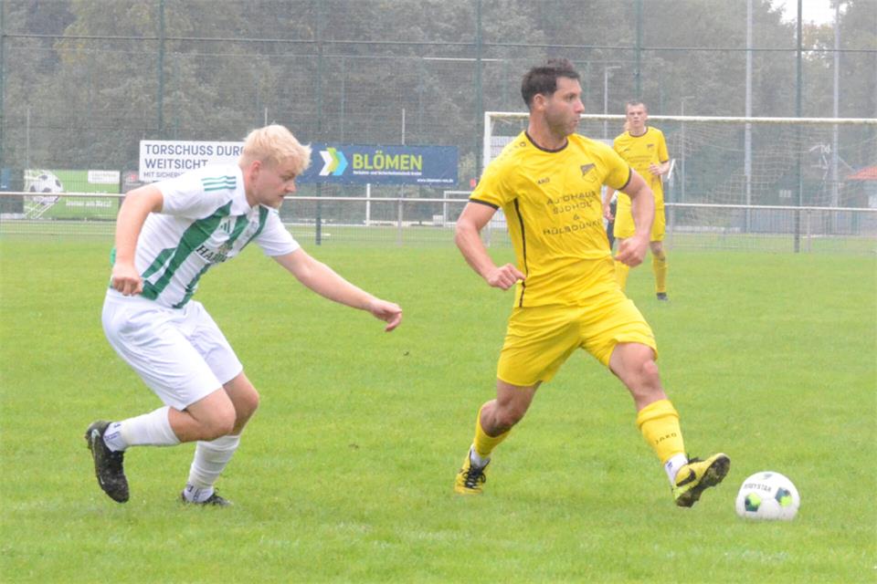 Beim hochverdienten Marbecker 6:0-Auswärtserfolg in Velen durfte sich Gültekin Bulut (rechts) zweimal in die Torschützenliste eintragen.