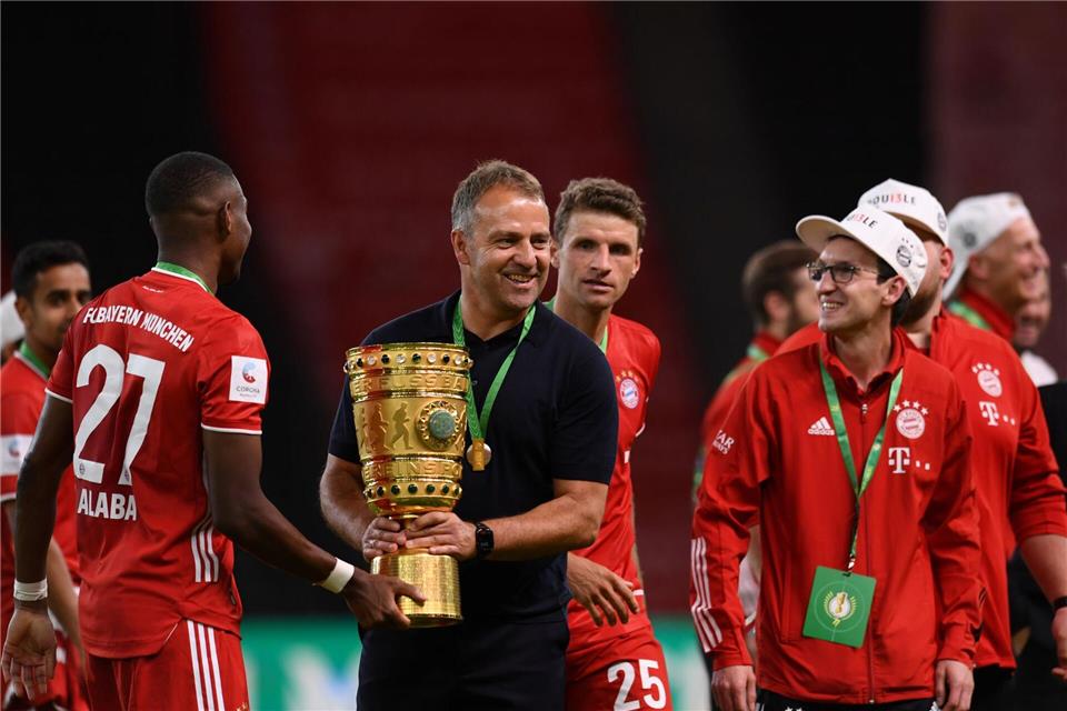 Beim letzten Pokalsieg des FC Bayern im Jahr 2020 war Hansi Flick noch der Trainer. Im Finale besiegten die Münchner den aktuellen Halbfinalgegner Bayer Leverkusen. (Archivbild)Annegret Hilse/Reuters/POOL/dpa