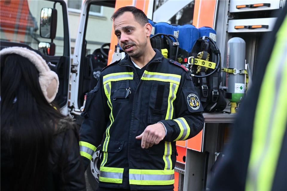 Beim neuen regulären Unterrichtsfach „Retten und Schützen“ arbeitet eine Berliner Schule mit der Feuerwehr zusammen. Britta Pedersen/dpa