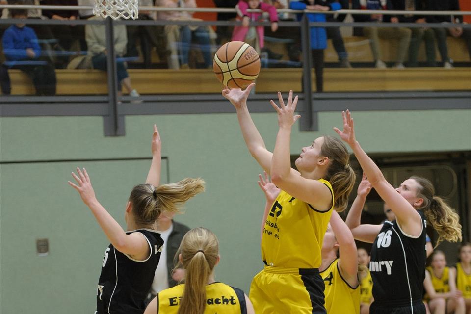 Beim verdienten Erler Auswärtssieg in Wulfen erzielte Linda Tinnefeld (am Ball) sieben Punkte für die Eintracht.