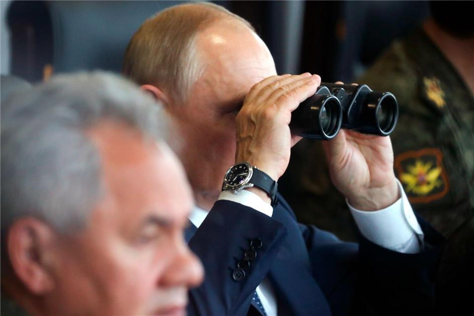 Luftraum gesperrt: Russland und Belarus beginnen Großmanöver Beim vorigen Manöver 2021 verlegte Russland Truppen für den späteren Angriff auf die Ukraine. (Archivbild)Sergei Savostyanov/Pool Sputnik Kremlin/AP/dpa