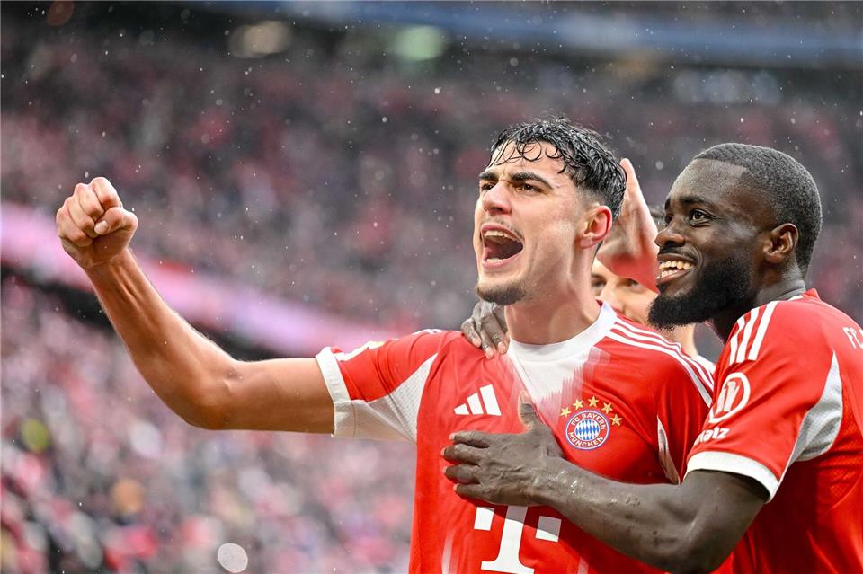 Bejubelt den Treffer zur Führung: Bayern-Profi Aleksandar Pavlovic.Harry Langer/dpa