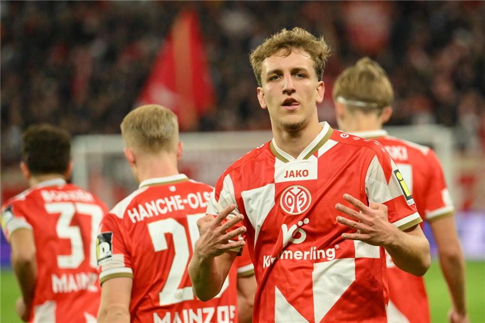 Henriksen rotiert kräftig – Mainz siegt in Europa weiter Bejubelte das Führungstor: Nelson Weiper.Torsten Silz/dpa