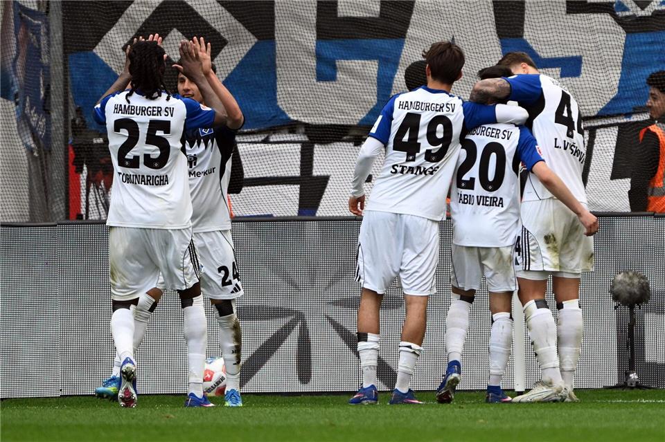 Bejubelten Vieiras Führung: Die HSV-Profis.Federico Gambarini/dpa