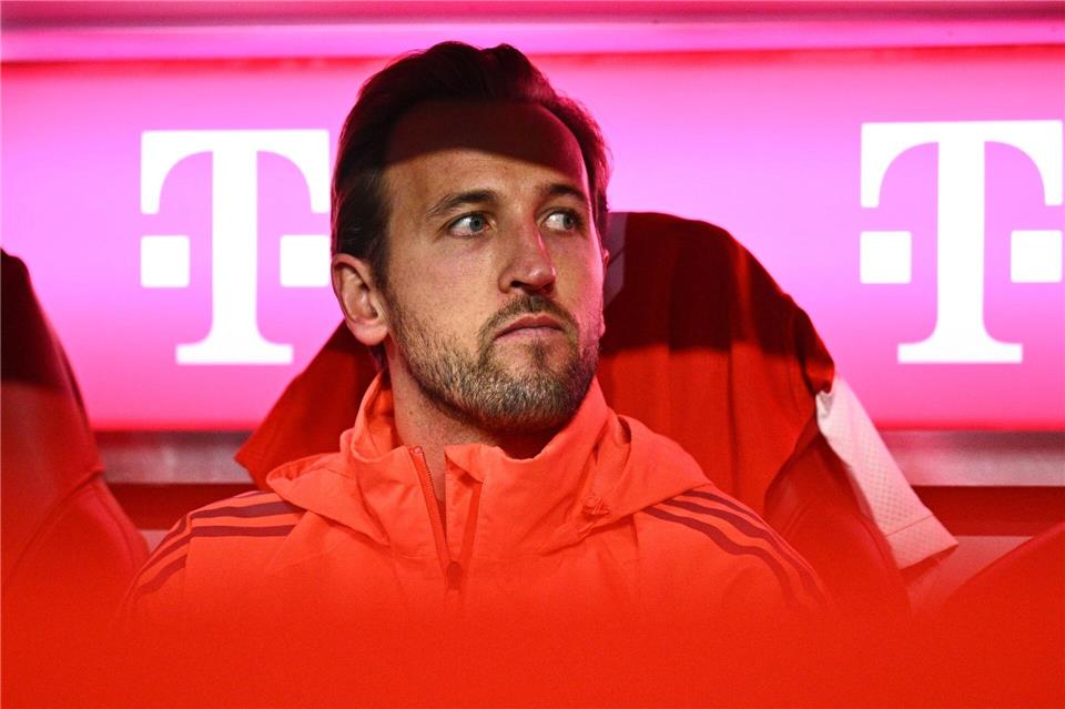 Trotz Teilzeit-Kane: Bayerns Rotations-Elf dominiert Bayer Bekam vor Paris wie andere Stars Erholungszeit auf der Bank: Harry Kane.Tom Weller/dpa