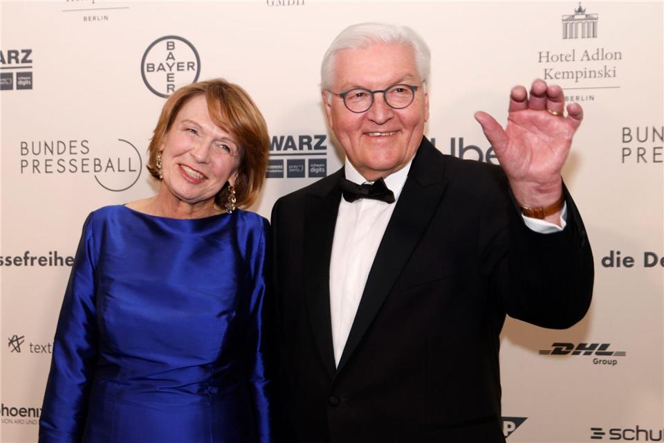 Bekannte Politiker und zahlreiche Journalisten und Medienvertreter feiern beim Bundespresseball in Berlin.. Carsten Koall/dpa