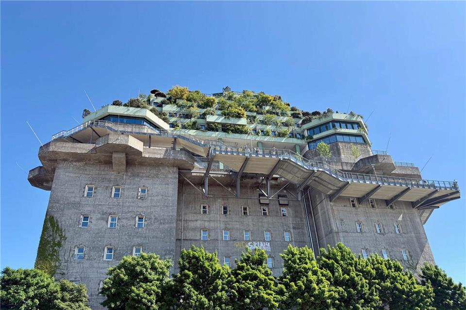 Bekanntestes Beispiel für eine Umnutzung: Der Flakbunker in St. Pauli gehört zu den größten, die jemals gebaut wurden.Wolfgang Stelljes/dpa-tmn