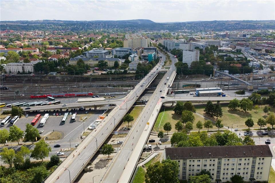 Belastungstest mit 326 Tonnen für marode Brücke in Dresden. Robert Michael/dpa
