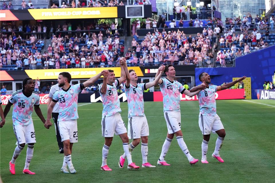 Belgien bejubelt den Einzug ins Viertelfinale.Ted S. Warren/AP/dpa