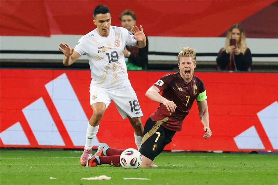 Belgien und Kapitän Kevin De Bruyne (r) hatten mit Nordmazedonien große Probleme.Geert Vanden Wijngaert/AP/dpa