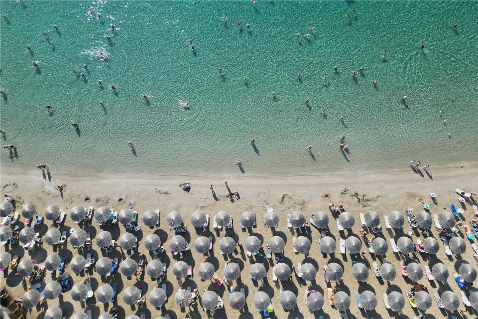 Beliebtes Sommerziel: In den Tui-Buchungen für das kommende Jahr liegt Griechenland weit vorn. (Archivbild)Thanassis Stavrakis/AP/dpa