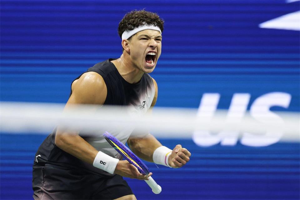 Ben Shelton darf sich auf ein Duell mit Carlos Alcaraz freuen. Adam Hunger/AP/dpa