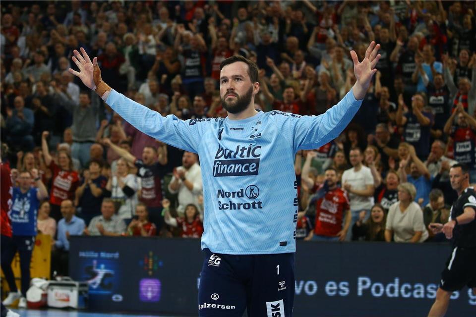 Benjamin Buric und die SG Flensburg-Handewitt hatte Saint-Raphael aus Frankreich zu Gast.Michael Hundt/dpa
