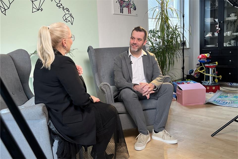 Benjamin Mikolajewski stellt sich und seine Arbeit auch in einem Video für den Wettbewerb vor.