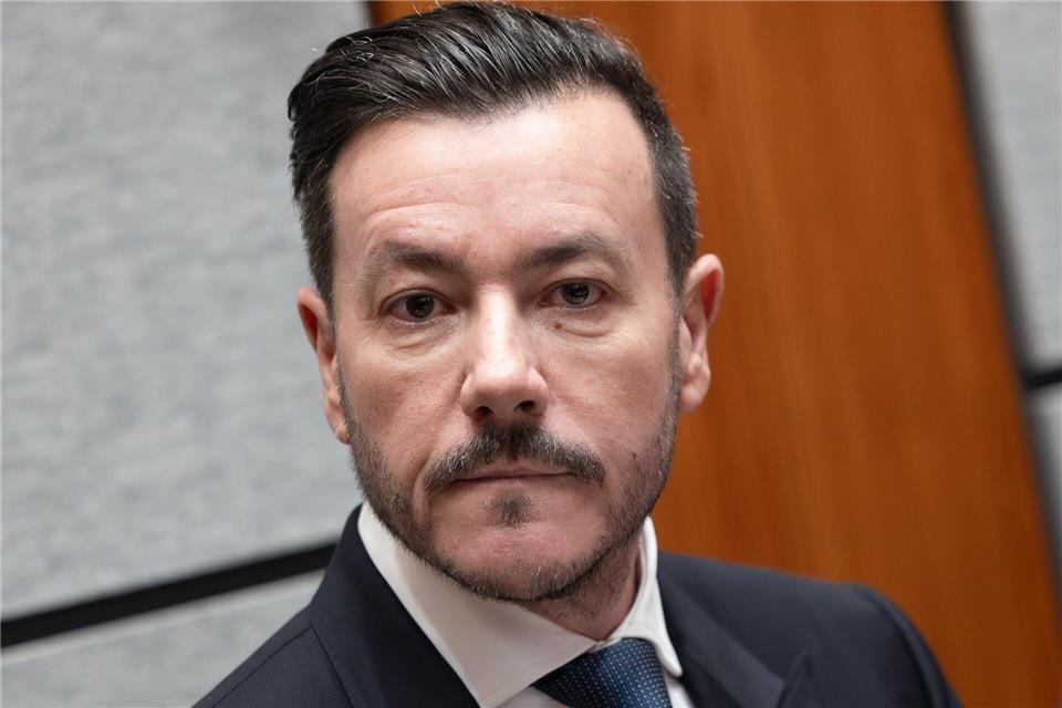 „Benko ist ein Kämpfer“ - Zwei Jahre Haft für Ex-Milliardär Benko wirkte nach dem Urteil konsterniertJohann Groder/EXPA/APA/dpa