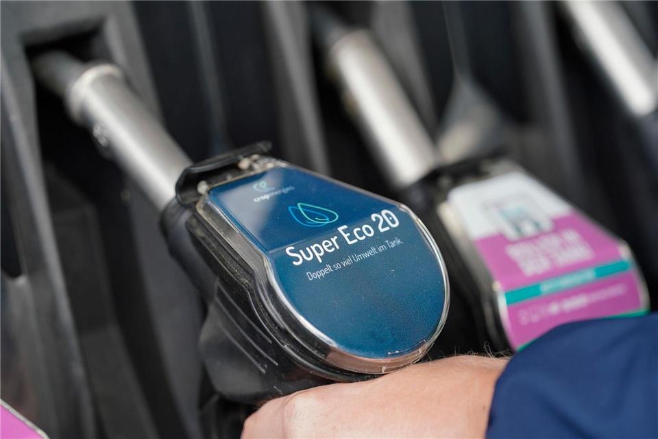 Benzin mit 20 Prozent Ethanolbeigabe: Noch ist diese E20-Zapfsäule in Mannheim nur für bestimmte Firmenflotten zugänglich, nicht für die breite Öffentlichkeit.picture alliance/dpa