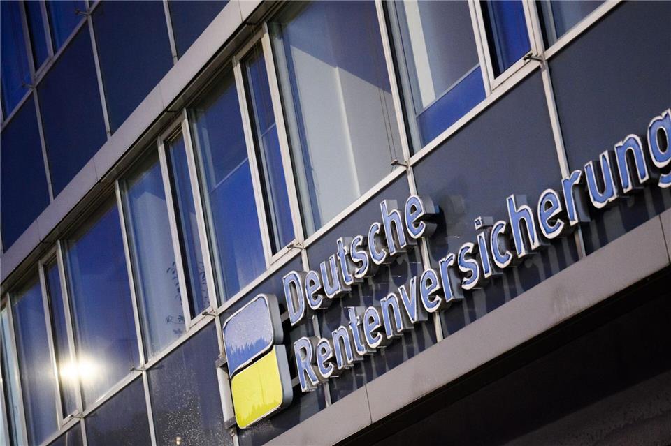 Beratung lohnt sich: Nicht immer rentieren sich nämlich freiwillige Einzahlungen in die Rentenkasse.picture alliance/dpa
