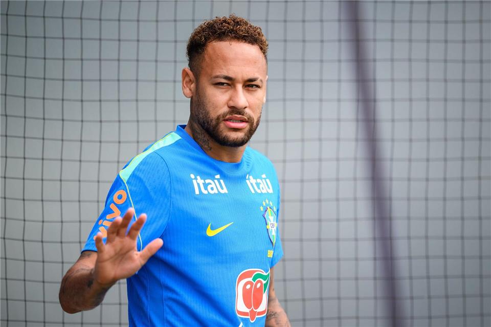 Bereit für seinen ersten Einsatz bei der WM: Brasiliens Stürmerstar Neymar. Tom Weller/dpa