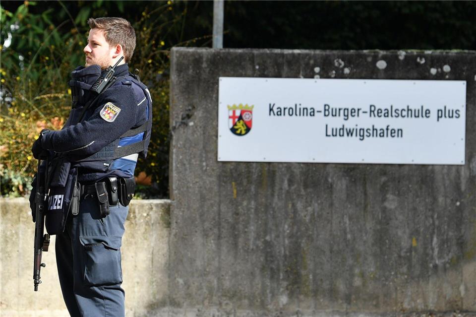 Bereits 2018 war es zum Großeinsatz an der Karolina-Burger-Realschule plus in Ludwigshafen gekommen. (Archivbild).Uwe Anspach/dpa