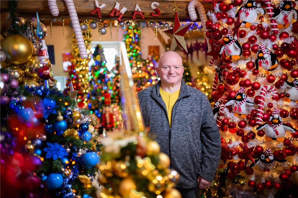 Bereits Anfang Juni beginnt Thomas Jeromin mit dem Schmücken.Julian Stratenschulte/dpa