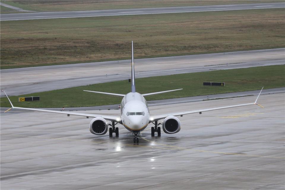 Bereits am Freitag waren zwei verspätete Passagiere auf das Flugfeld gerannt.Sascha Thelen/dpa