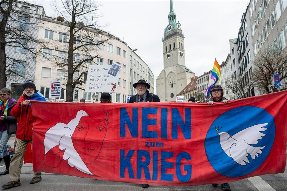 Bereits am Samstag fand in München ein großer Ostermarsch für den Frieden statt.Stefan Puchner/dpa