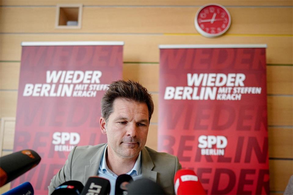 Bereits bei einer Pressekonferenz am Donnerstag hatte Krach die Vorwürfe zurückgewiesen.Kay Nietfeld/dpa