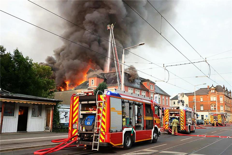 Bereits im Juni hatte es in der ehemaligen Staatsoperette in Dresden-Leuben ein Feuer gegeben. (Archivbild)Christian Essler/Xcitepress/dpa